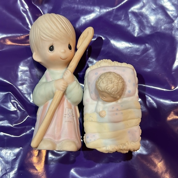 Precious Moments Come Let Us Adore Him Nativity Set - Picture 4 of 7